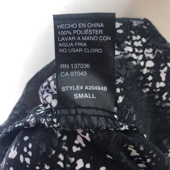 Paper crane black and white printed blouse - Picture 7 of 7